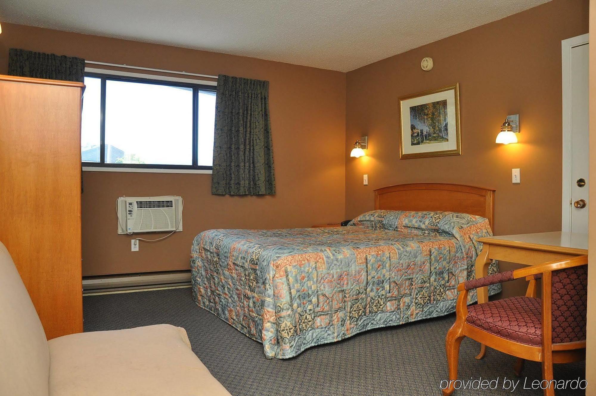 Canadas Best Value Inn Kelowna Quarto foto