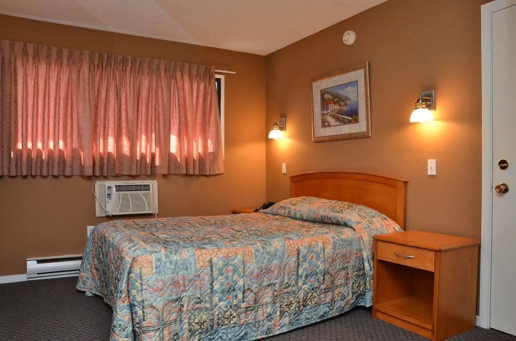 Canadas Best Value Inn Kelowna Exterior foto